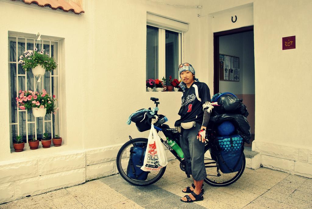 10 Coins Hostel & Tours Sofia Bagian luar foto