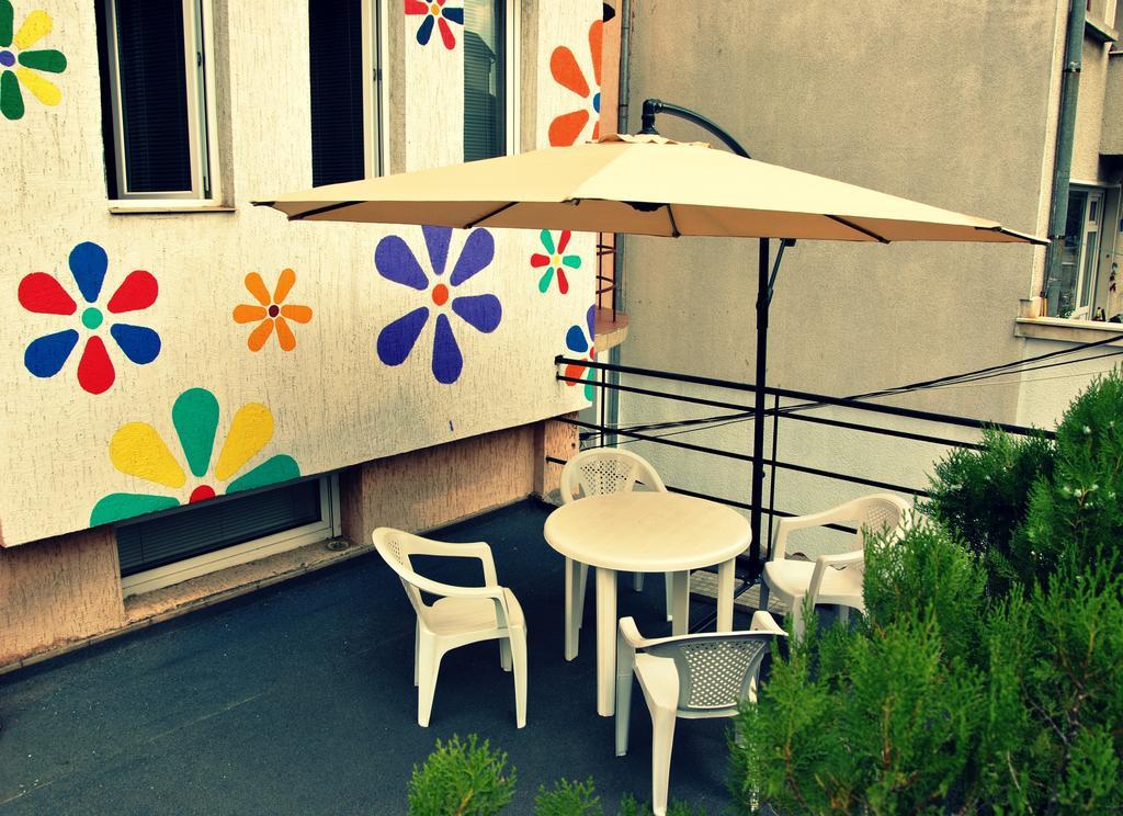 10 Coins Hostel & Tours Sofia Bagian luar foto