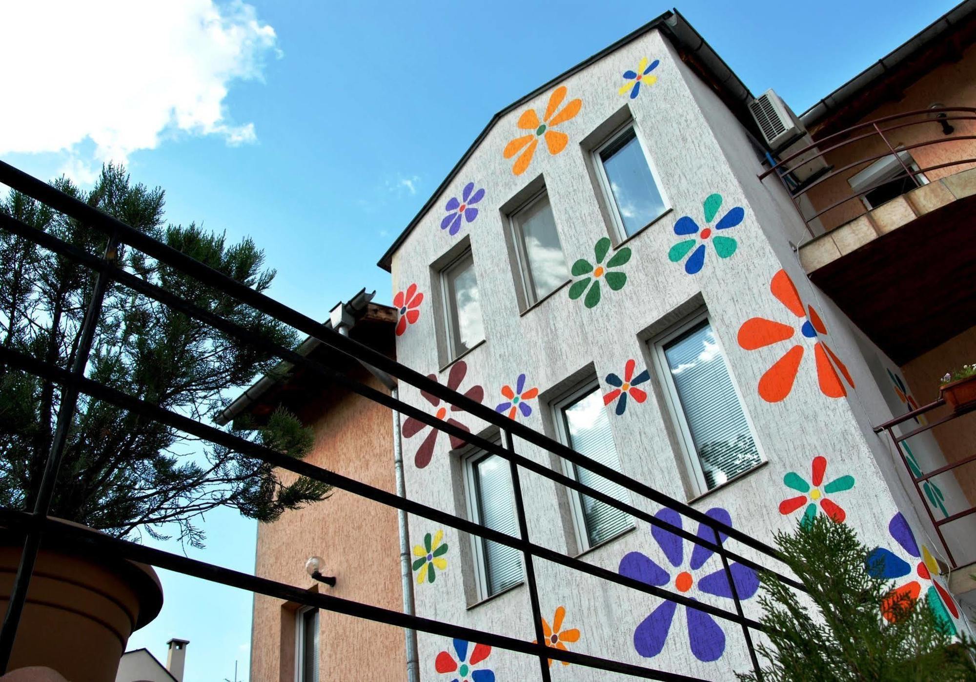 10 Coins Hostel & Tours Sofia Bagian luar foto